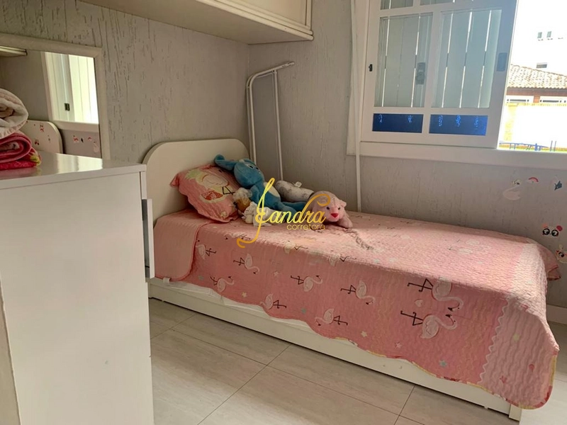 Casa em condomínio com dois terrenos e meio, piscina: 3ª foto da galeria de imagens do imóvel