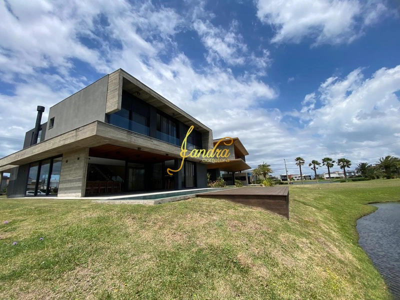 Sobrado com piscina, 06 suítes, mobiliado e decorado: 36ª foto da galeria de imagens do imóvel