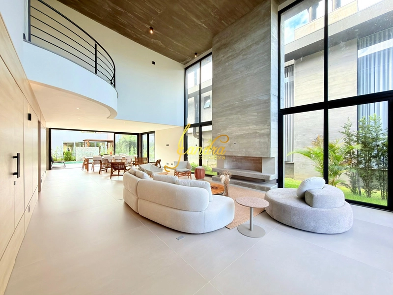 Sobrado com 05 suítes, com 400m2 de área construída: 14ª foto da galeria de imagens do imóvel
