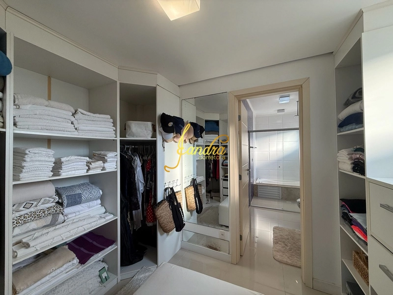 Sobrado mobiliado e decorado com piscina: 1ª foto da galeria de imagens do imóvel