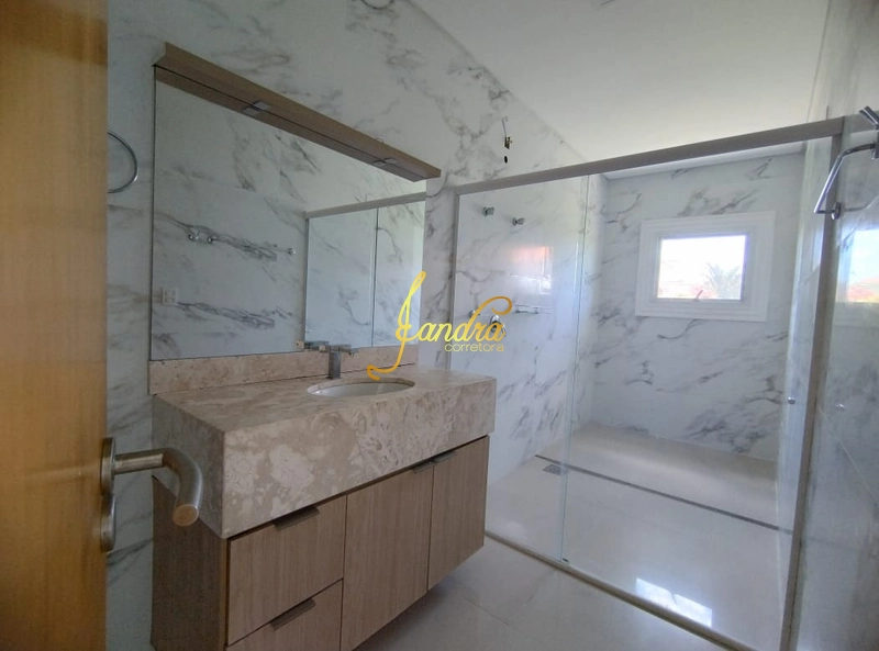 Casa térrea com 500m2 de área construída com SETE suítes: 8ª foto da galeria de imagens do imóvel