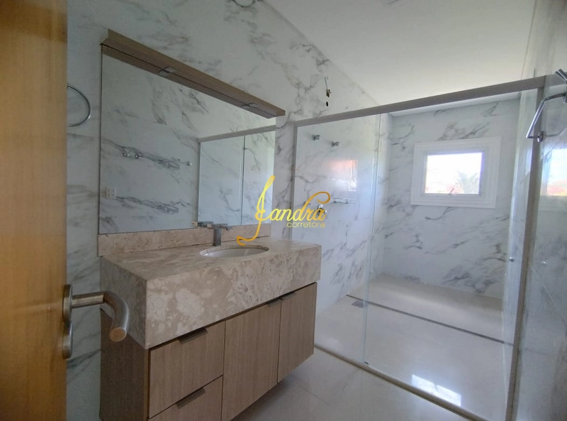 Casa térrea com 500m2 de área construída com SETE suítes: 6ª foto da galeria de imagens do imóvel
