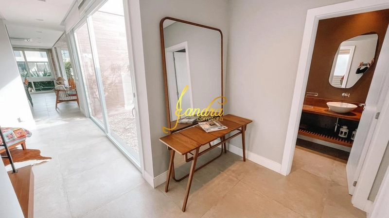 Casa térrea com 3 suítes e beira lago com piscina: 27ª foto da galeria de imagens do imóvel