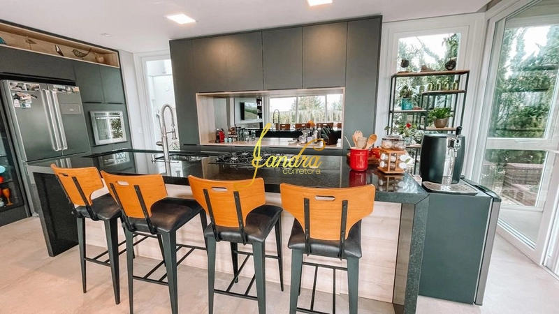 Casa térrea com 3 suítes e beira lago com piscina: 1ª foto da galeria de imagens do imóvel