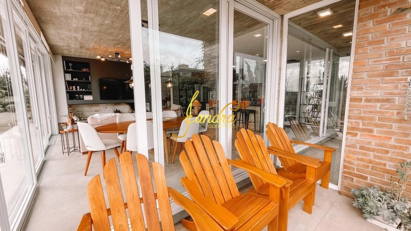 Casa térrea com 3 suítes e beira lago com piscina: 10ª foto da galeria de imagens do imóvel