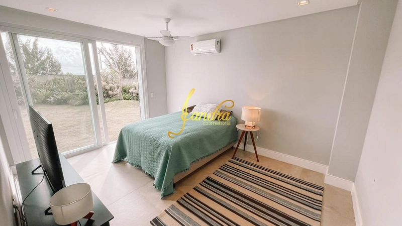 Casa térrea com 3 suítes e beira lago com piscina: 4ª foto da galeria de imagens do imóvel