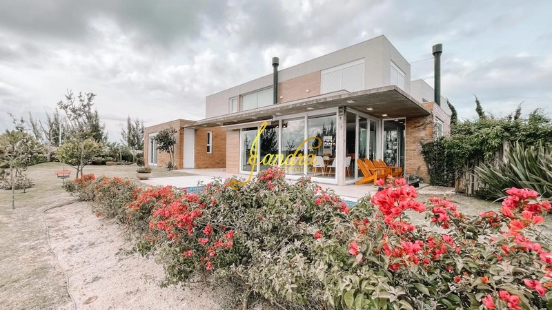 Casa térrea com 3 suítes e beira lago com piscina: 24ª foto da galeria de imagens do imóvel