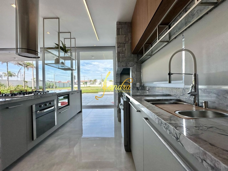 Sobrado mobiliado e decorado com 05 suítes e piscina em concreto: 10ª foto da galeria de imagens do imóvel
