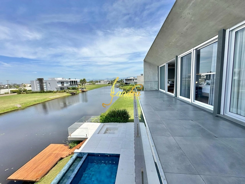Sobrado mobiliado e decorado com 05 suítes e piscina em concreto: 48ª foto da galeria de imagens do imóvel