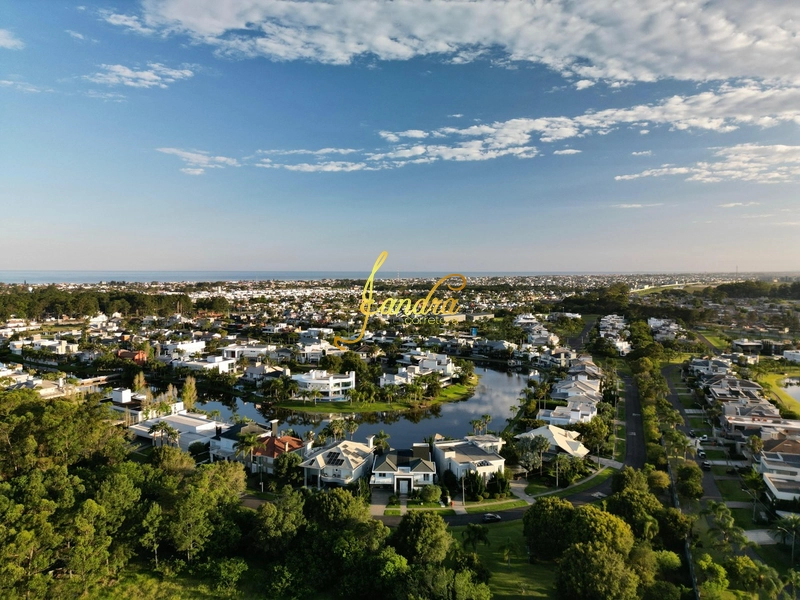 Sobrado beira Lago Ilhas Park: 8ª foto da galeria de imagens do imóvel