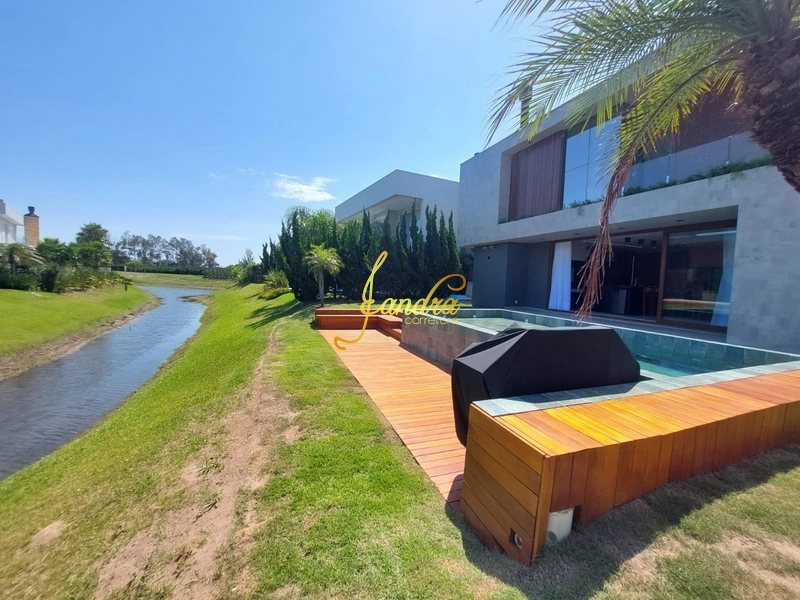 Sobrado Beira Lago, com 5 suítes mobiliado e decorado: 11ª foto da galeria de imagens do imóvel