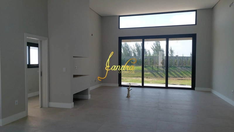 Casa térrea com 4 suítes e beira de lago: 3ª foto da galeria de imagens do imóvel