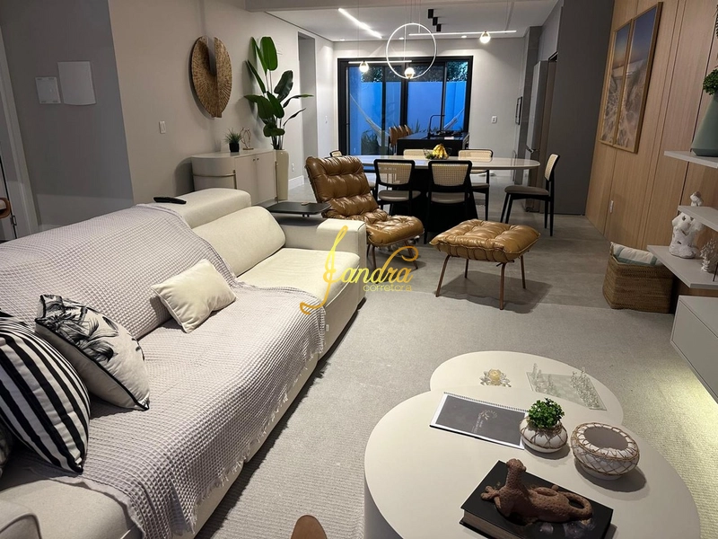 Casa térrea mobiliada e decorada 04 suítes e área construída de 155m2: 1ª foto da galeria de imagens do imóvel