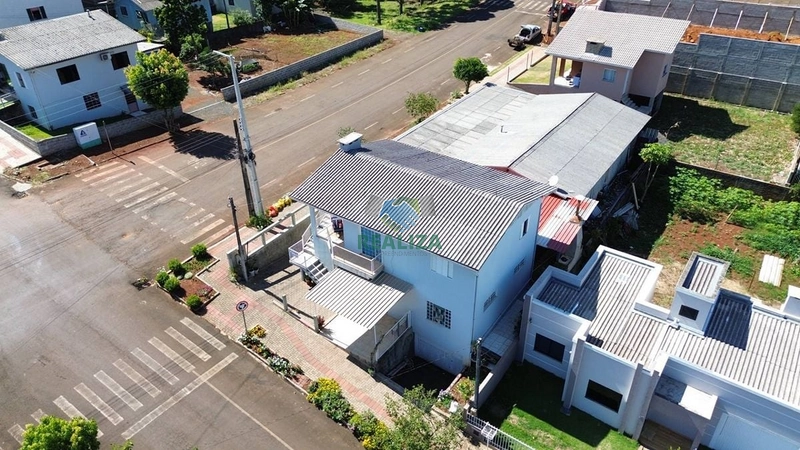 CASA COM 3 MORADIAS : 3ª foto da galeria de imagens do imóvel