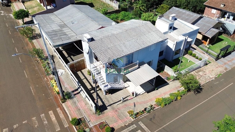 CASA COM 3 MORADIAS : 1ª foto da galeria de imagens do imóvel