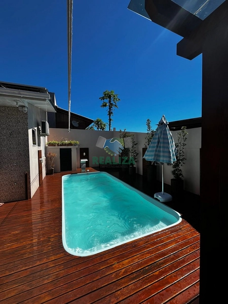 CASA COM PISCINA : 1ª foto da galeria de imagens do imóvel