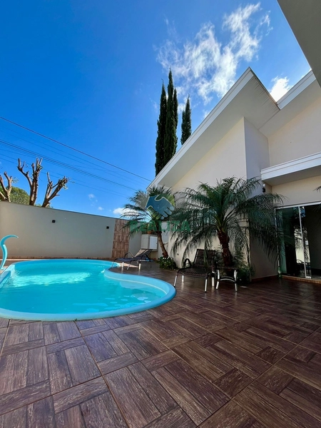 CASA DE ALTO PADRÃO: 4ª foto da galeria de imagens do imóvel