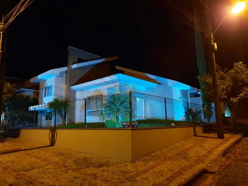 CASA DE ALTO PADRÃO: 2ª foto da galeria de imagens do imóvel