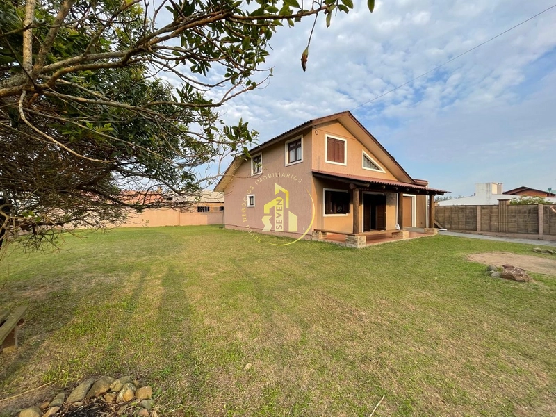Casa Ampla e Bem Localizada – 3 Quadras do Mar: 7ª foto da galeria de imagens do imóvel