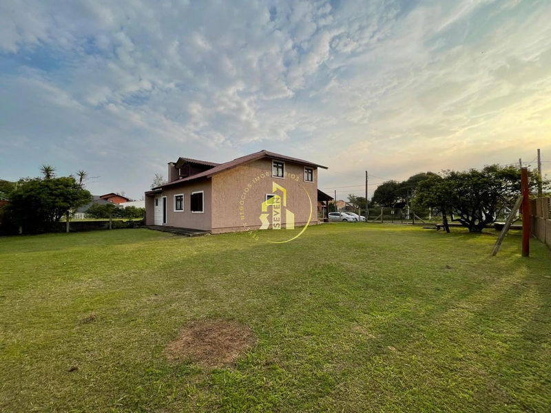 Casa Ampla e Bem Localizada – 3 Quadras do Mar: 6ª foto da galeria de imagens do imóvel