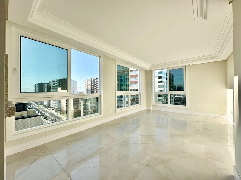 APARTAMENTO COM DESIGN NEOCLÁSSICO: 17ª foto da galeria de imagens do imóvel