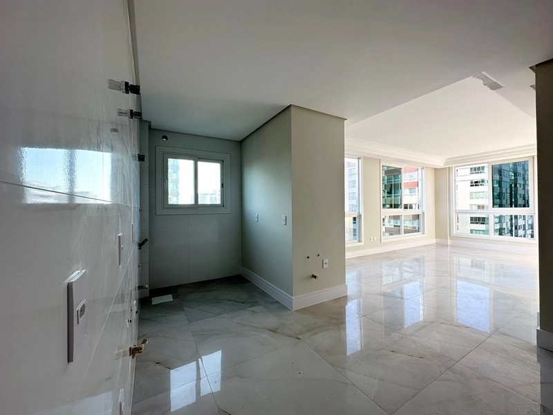 APARTAMENTO COM DESIGN NEOCLÁSSICO: 5ª foto da galeria de imagens do imóvel