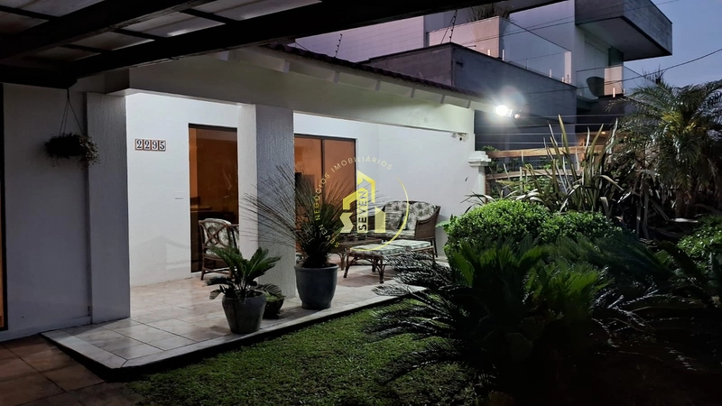 Casa bem próxima ao mar da praia de Xangri-lá: 1ª foto da galeria de imagens do imóvel