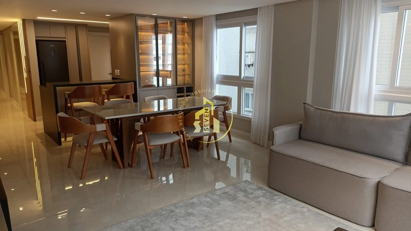 Apartamento de 3 suítes, frente, vista mar e praça, no Navegantes.: 1ª foto da galeria de imagens do imóvel