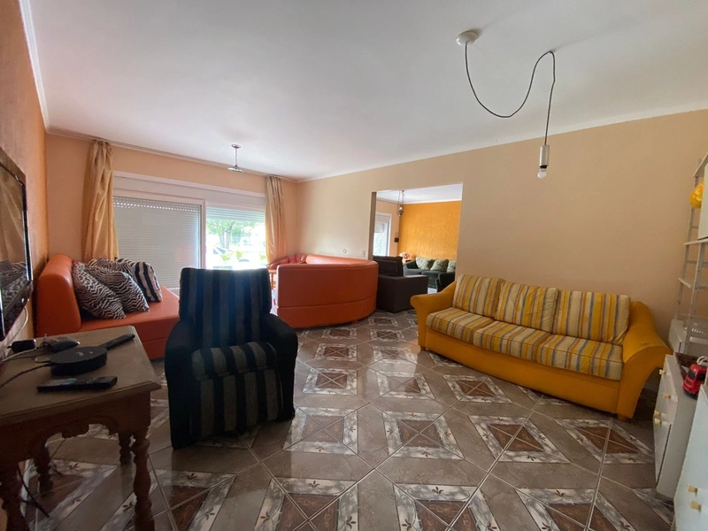CASA COM UMA OTIMA LOCALIZAÇÃO.: 4ª foto da galeria de imagens do imóvel