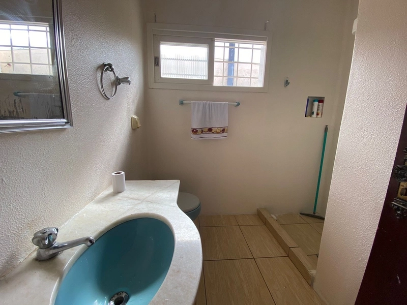 CASA COM UMA OTIMA LOCALIZAÇÃO.: 1ª foto da galeria de imagens do imóvel