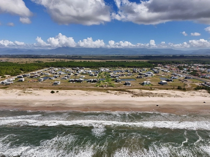 CASA À VENDA A BEIRA LAGO EM CONDOMÍNIO FECHADO: 19ª foto da galeria de imagens do imóvel