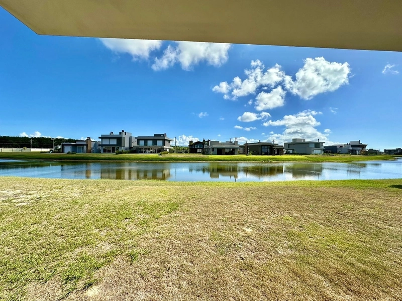 CASA À VENDA A BEIRA LAGO EM CONDOMÍNIO FECHADO: 26ª foto da galeria de imagens do imóvel