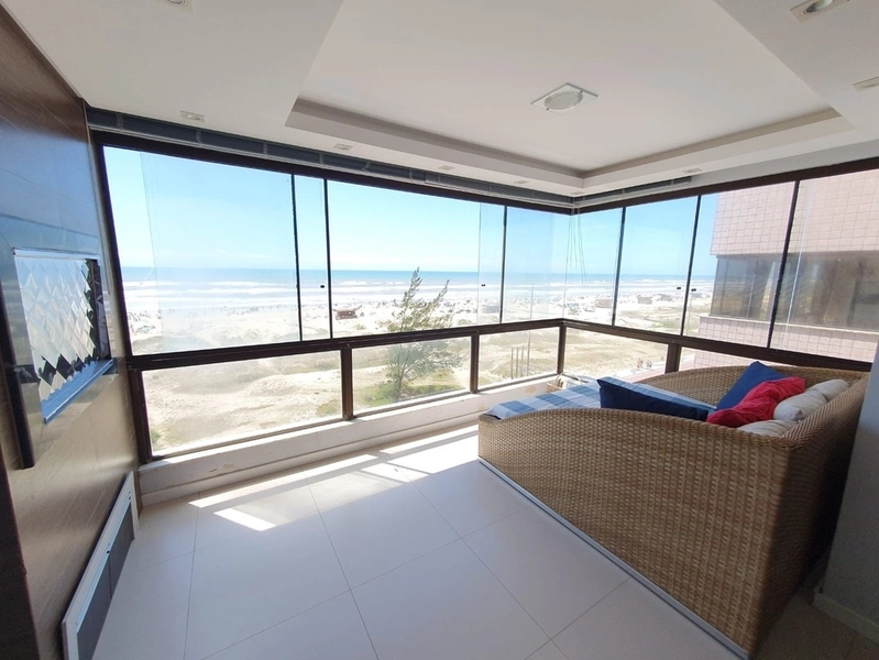Apartamento com vista para o mar e a praia de capão da canoa: 1ª foto da galeria de imagens do imóvel