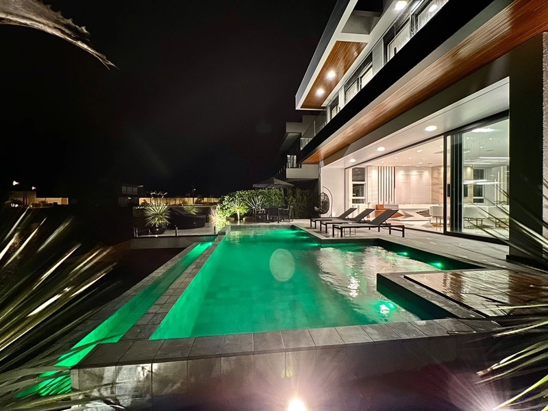 MANSÃO À BEIRA LAGO: 23ª foto da galeria de imagens do imóvel