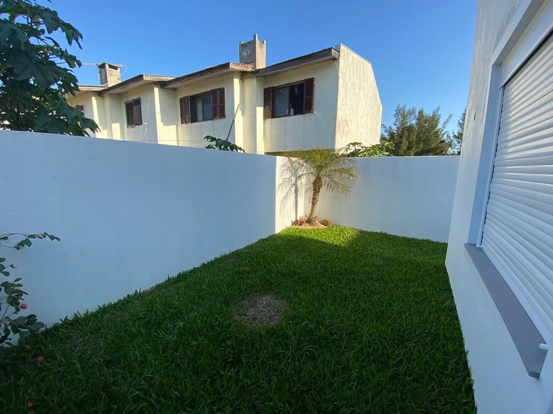 CASA GEMINADA COM ARQUITETURA MODERNA: 24ª foto da galeria de imagens do imóvel