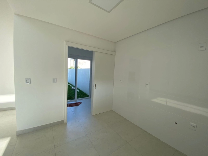 CASA GEMINADA COM ARQUITETURA MODERNA: 18ª foto da galeria de imagens do imóvel