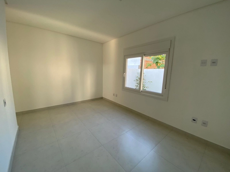CASA GEMINADA COM ARQUITETURA MODERNA: 16ª foto da galeria de imagens do imóvel