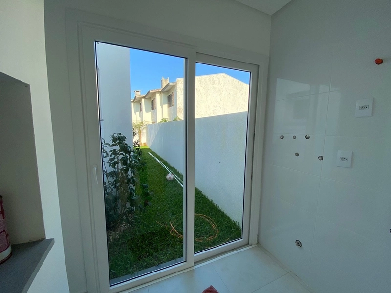 CASA GEMINADA COM ARQUITETURA MODERNA: 19ª foto da galeria de imagens do imóvel