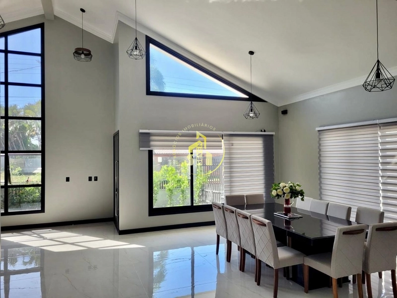 Linda residência de alto padrão: 1ª foto da galeria de imagens do imóvel