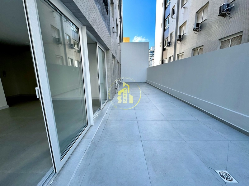 Apartamento 3 dormitórios, terraço em L, mobiliado e decorado, Capão.: 2ª foto da galeria de imagens do imóvel