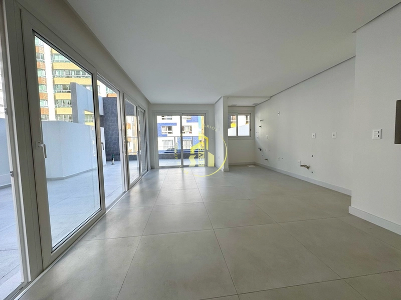 Apartamento 3 dormitórios, terraço em L, mobiliado e decorado, Capão.: 1ª foto da galeria de imagens do imóvel