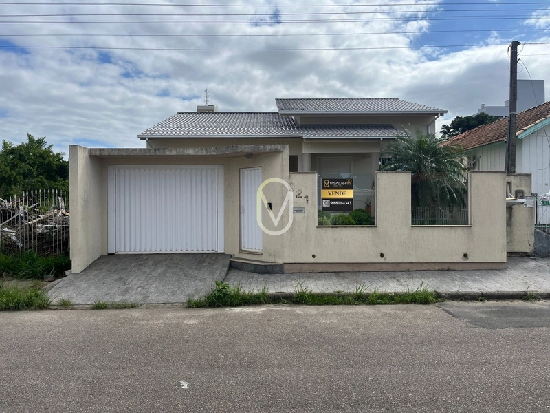 Casa á Venda no Centro de Capivari de Baixo-SC: 1ª foto da galeria de imagens do imóvel