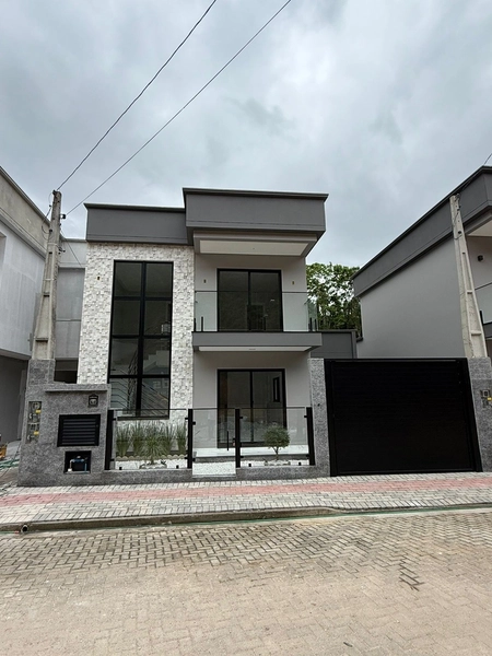Casa à Venda em Brusque – Bairro Nova Brasília | 147 m² com Acabamento Premium: 1ª foto da galeria de imagens do imóvel