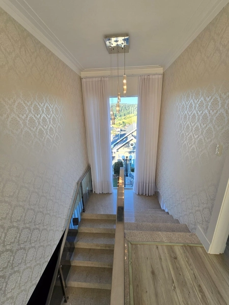 Belíssima Casa com Vista Panorâmica no Bairro Dom Joaquim – Brusque | 400m² | Piscina | 4 Vagas: 21ª foto da galeria de imagens do imóvel