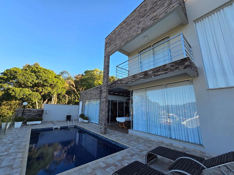 Belíssima Casa com Vista Panorâmica no Bairro Dom Joaquim – Brusque | 400m² | Piscina | 4 Vagas: 14ª foto da galeria de imagens do imóvel