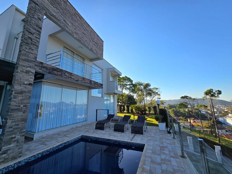 Belíssima Casa com Vista Panorâmica no Bairro Dom Joaquim – Brusque | 400m² | Piscina | 4 Vagas: 13ª foto da galeria de imagens do imóvel