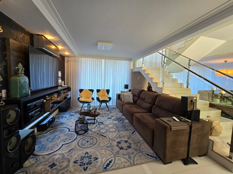 Belíssima Casa com Vista Panorâmica no Bairro Dom Joaquim – Brusque | 400m² | Piscina | 4 Vagas: 16ª foto da galeria de imagens do imóvel