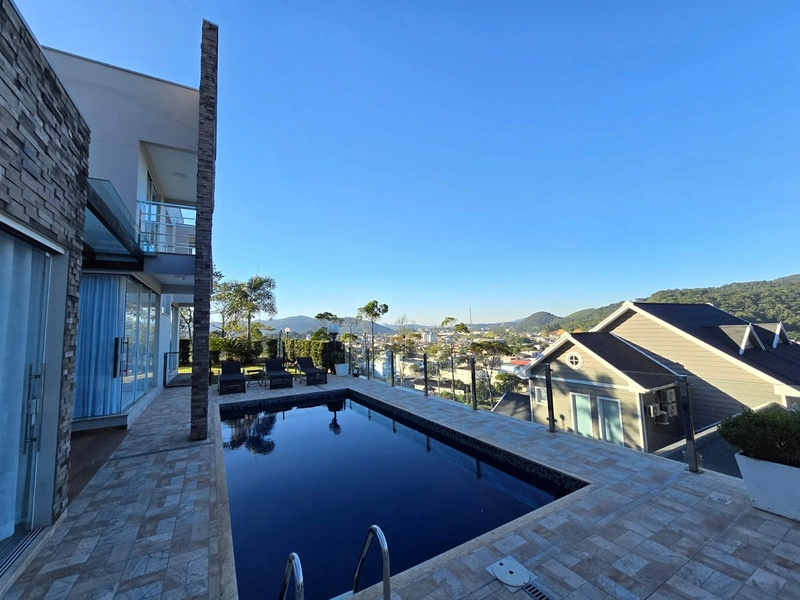 Belíssima Casa com Vista Panorâmica no Bairro Dom Joaquim – Brusque | 400m² | Piscina | 4 Vagas: 9ª foto da galeria de imagens do imóvel