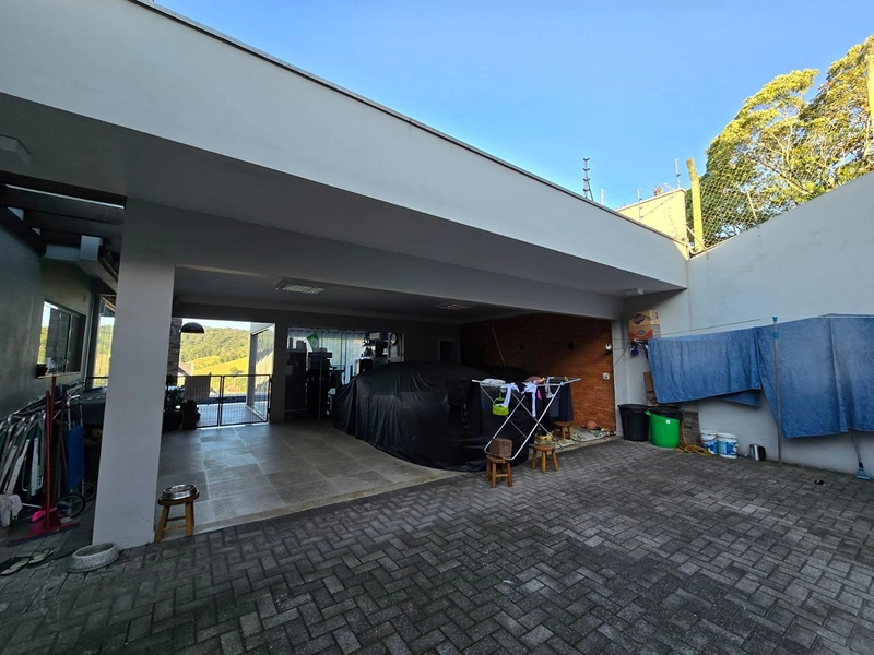Belíssima Casa com Vista Panorâmica no Bairro Dom Joaquim – Brusque | 400m² | Piscina | 4 Vagas: 5ª foto da galeria de imagens do imóvel
