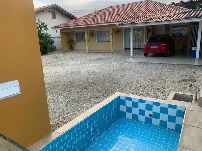 Casa à Venda em Guabiruba Centro com 3 Quartos e Piscina – 360m² de Terreno: 8ª foto da galeria de imagens do imóvel